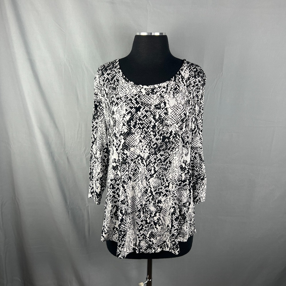 JM Collection Blouse Womens L Black White Snakeskin Print Scoop Neck Curved Hem